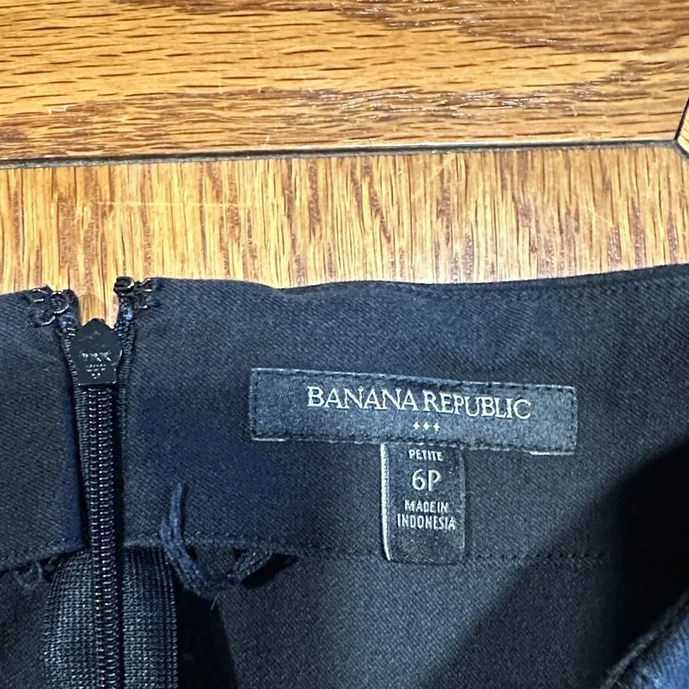 *BANANA REPUBLIC* Petite Black Pencil Skirt Size 6P